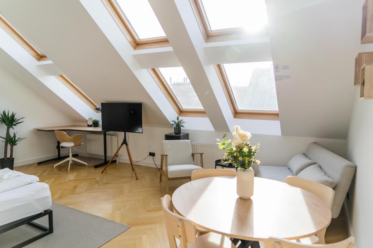 Myflat - Bright Near Station Appartement Wenen