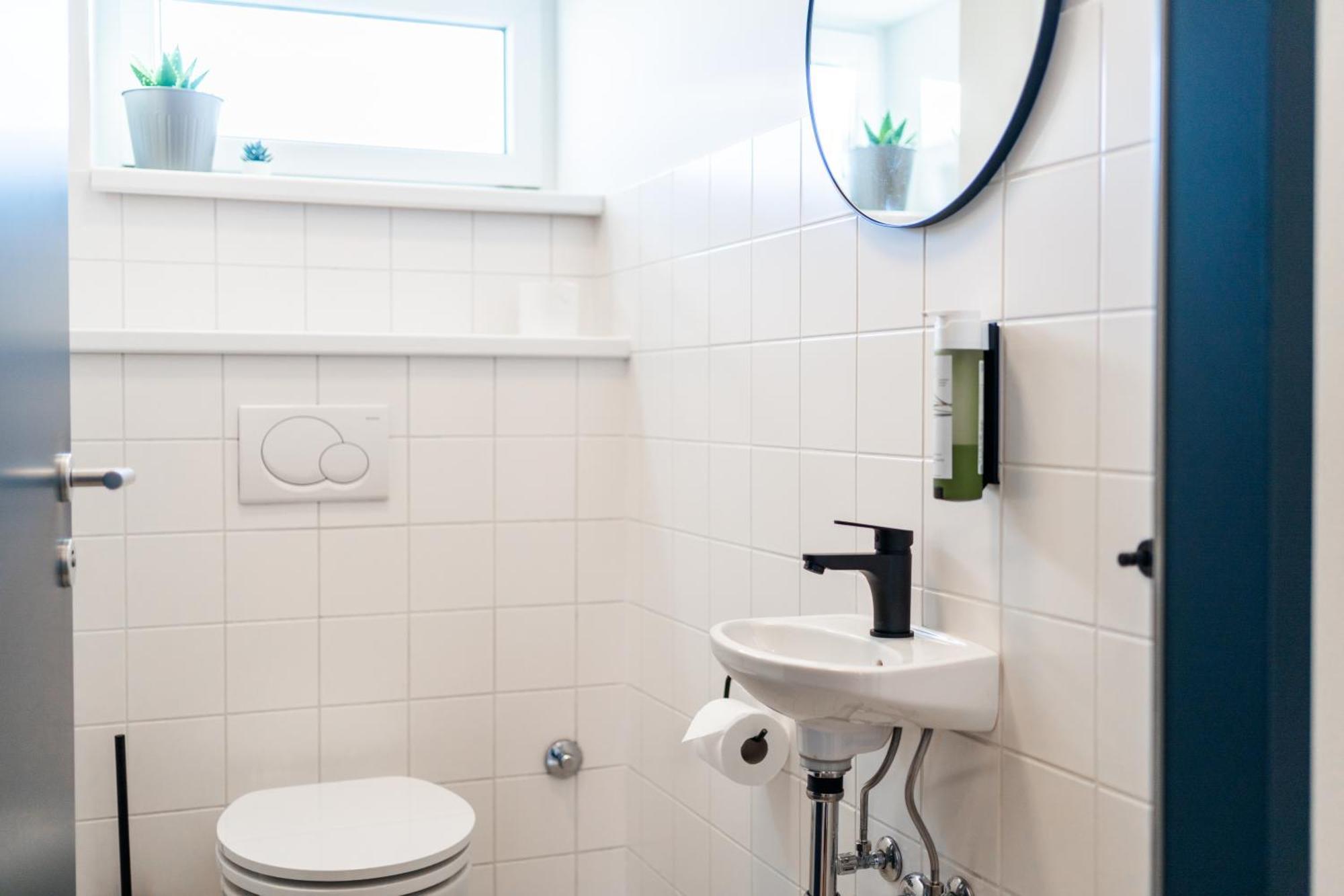 Myflat - Bright Near Station Appartement Wenen